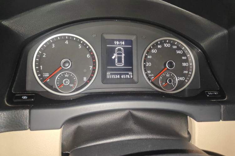Used Volkswagen Tiguan 2012 1.8TSI Automatic All-Wheel Drive Elite Edition Odometer Close Up