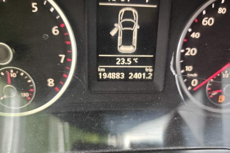 Used Volkswagen Tiguan 2012 1.8TSI Automatic Two-Wheel Drive Zhaoshi Edition Odometer Close Up