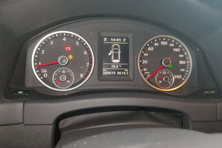 Used Volkswagen Tiguan 2012 2.0 TSI Automatic All-Wheel Drive Elite Edition Odometer Close Up