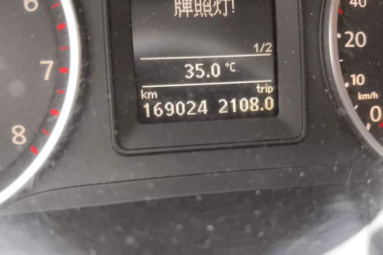 Used Volkswagen Tiguan 2012 2.0 TSI Automatic All-Wheel Drive Flagship Edition Odometer Close Up