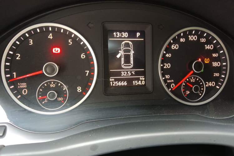 Used Volkswagen Tiguan 2012 1.8TSI Automatic Two-Wheel Drive Urban Edition Odometer Close Up