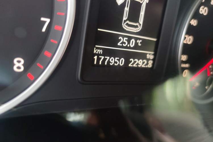 Used Volkswagen Tiguan 2012 2.0 TSI Automatic All-Wheel Drive Flagship Edition Odometer Close Up