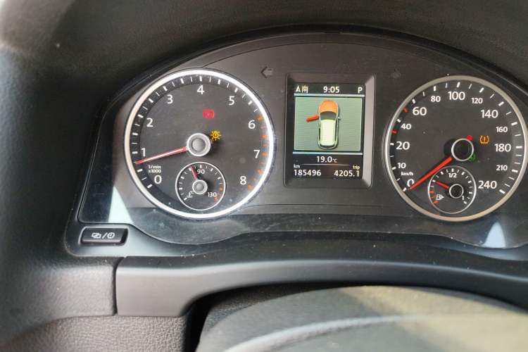 Used Volkswagen Tiguan 2012 2.0 TSI Comfort Edition Odometer Close Up