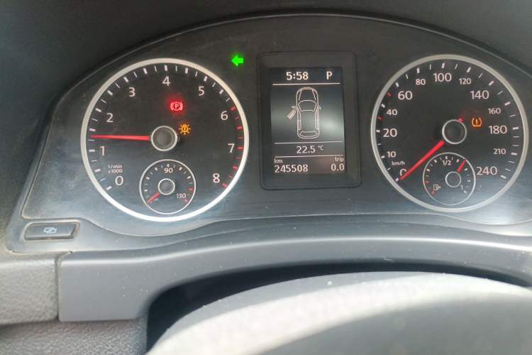 Used Volkswagen Tiguan 2012 1.8TSI Automatic Two-Wheel Drive Urban Edition Odometer Close Up