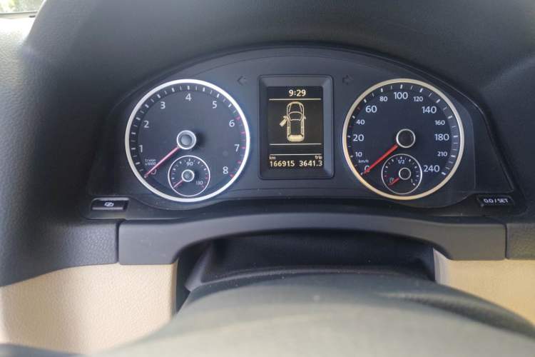Used Volkswagen Tiguan 2012 1.8TSI Automatic All-Wheel Drive Elite Edition Odometer Close Up