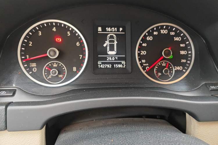 Used Volkswagen Tiguan 2012 1.8TSI Automatic Two-Wheel Drive Elite Edition Odometer Close Up