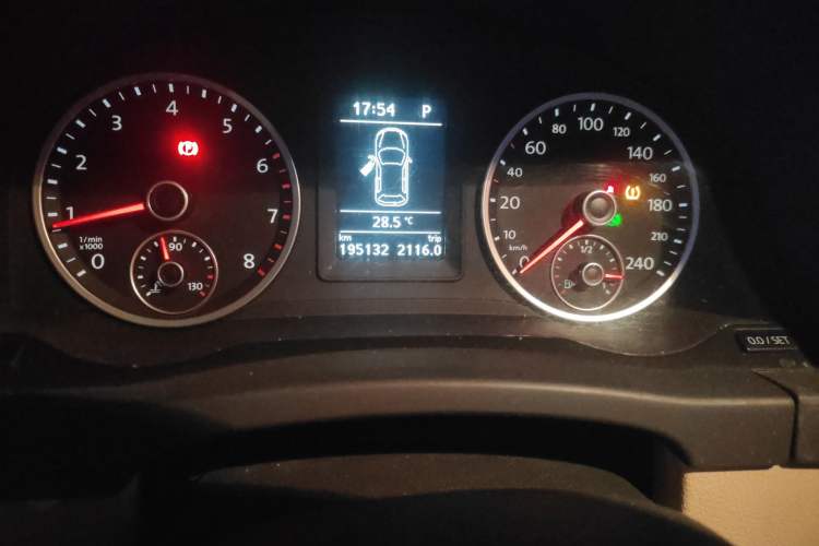 Used Volkswagen Tiguan 2012 1.8TSI Automatic All-Wheel Drive Elite Edition Odometer Close Up
