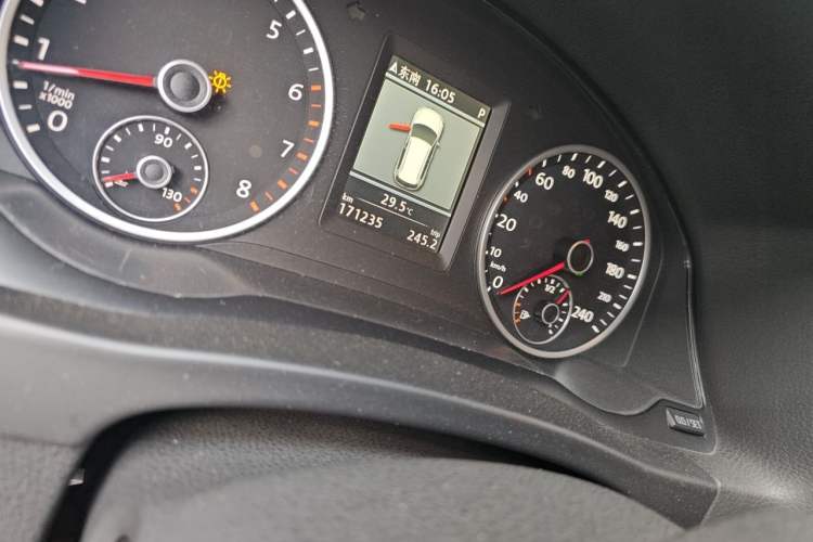 Used Volkswagen Tiguan 2012 2.0 TSI Comfort Edition Odometer Close Up