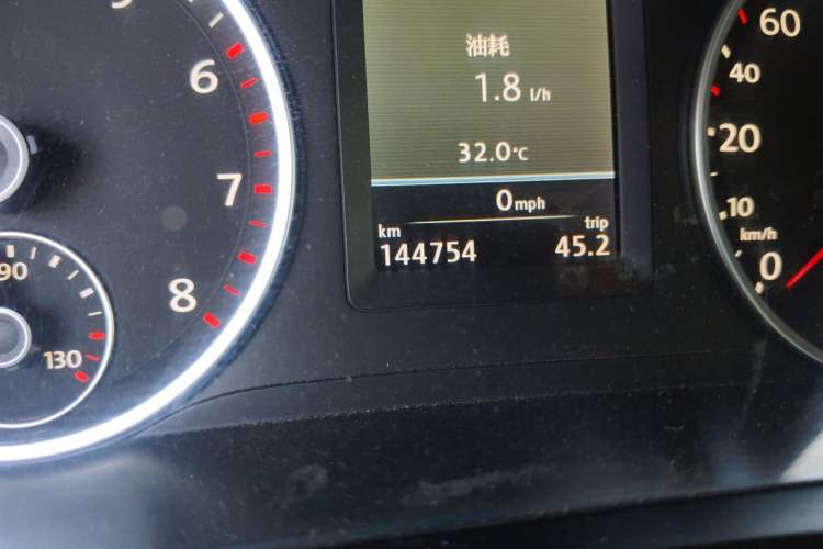 Used Volkswagen Tiguan 2012 2.0 TSI Luxury Edition Odometer Close Up