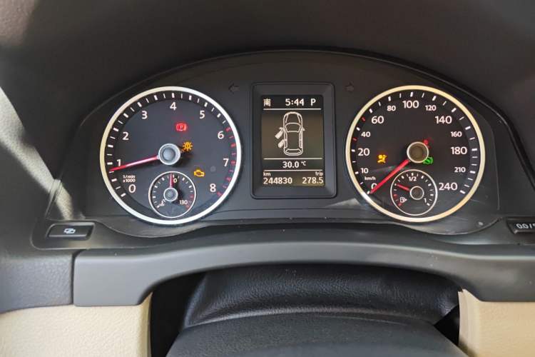 Used Volkswagen Tiguan 2012 1.8TSI Automatic Two-Wheel Drive Elite Edition Odometer Close Up