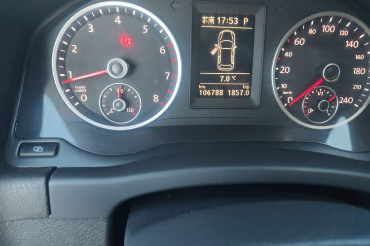 Used Volkswagen Tiguan 2012 2.0 TSI Automatic All-Wheel Drive Elite Edition Odometer Close Up