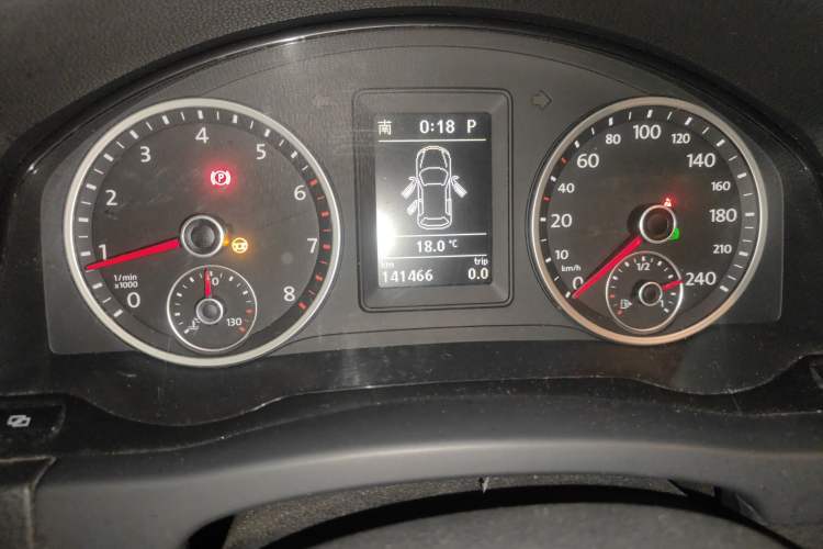 Used Volkswagen Tiguan 2012 1.8TSI Automatic Two-Wheel Drive Elite Edition Odometer Close Up