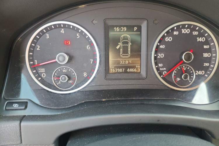 Used Volkswagen Tiguan 2012 1.8TSI Automatic Two-Wheel Drive Urban Edition Odometer Close Up