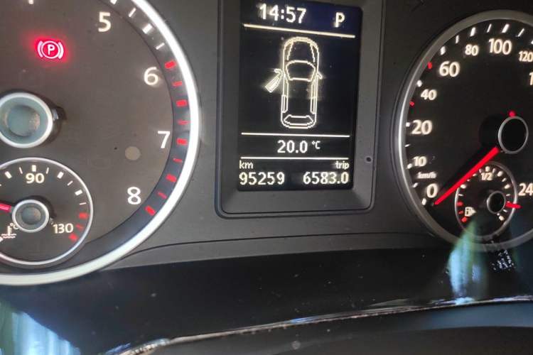 Used Volkswagen Tiguan 2012 2.0 TSI Automatic All-Wheel Drive Flagship Edition Odometer Close Up