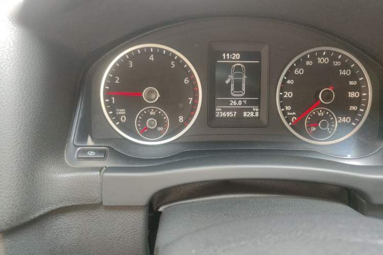 Used Volkswagen Tiguan 2012 1.8TSI Manual Two-Wheel Drive Enjoyment Edition Odometer Close Up