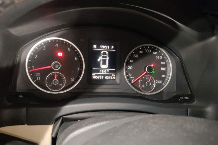 Used Volkswagen Tiguan 2012 1.8TSI Automatic All-Wheel Drive Elite Edition Odometer Close Up