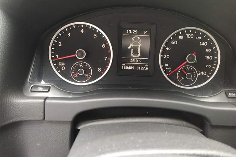 Used Volkswagen Tiguan 2012 1.8TSI Automatic Two-Wheel Drive Zhaoshi Edition Odometer Close Up