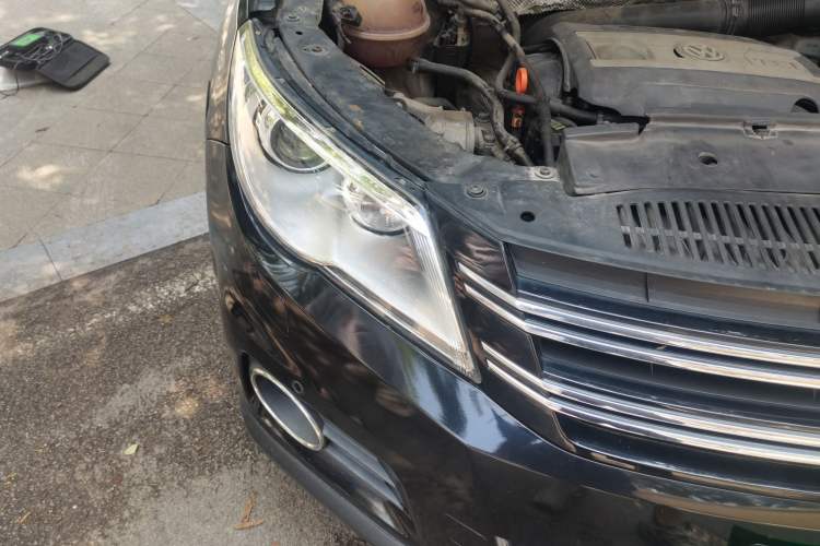 Used Volkswagen Tiguan 2012 2.0 TSI Automatic All-Wheel Drive Flagship Edition Right Front Headlight