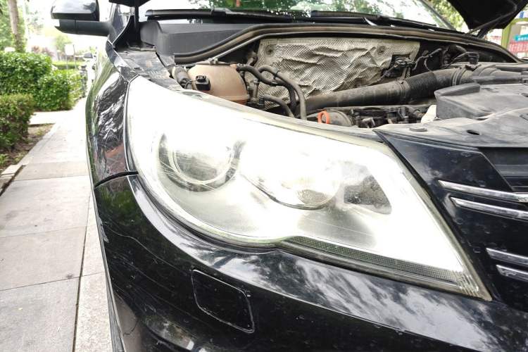 Used Volkswagen Tiguan 2012 1.8TSI Automatic Two-Wheel Drive Zhaoshi Edition Right Front Headlight