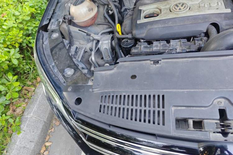 Used Volkswagen Tiguan 2012 2.0 TSI Comfort Edition Right Front Headlight