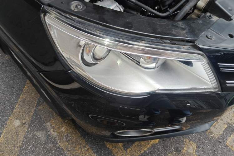Used Volkswagen Tiguan 2012 2.0 TSI Automatic All-Wheel Drive Flagship Edition Right Front Headlight