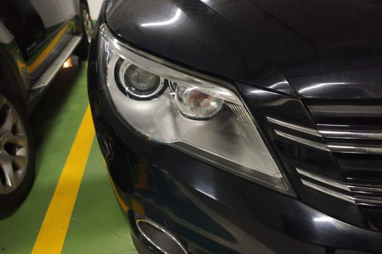 Used Volkswagen Tiguan 2012 2.0 TSI Automatic All-Wheel Drive Flagship Edition Right Front Headlight