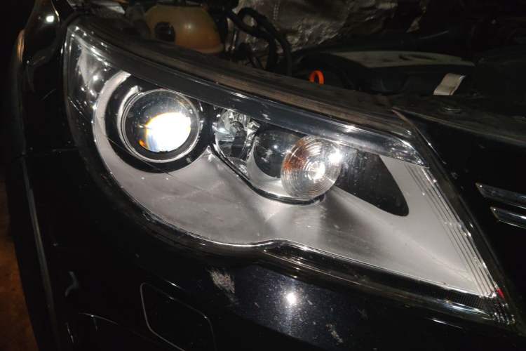 Used Volkswagen Tiguan 2012 2.0 TSI Automatic All-Wheel Drive Flagship Edition Right Front Headlight