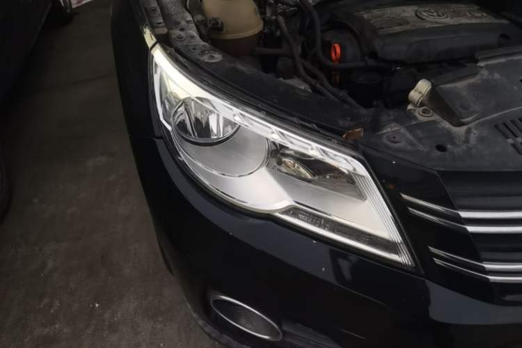 Used Volkswagen Tiguan 2012 1.8TSI Automatic All-Wheel Drive Elite Edition Right Front Headlight