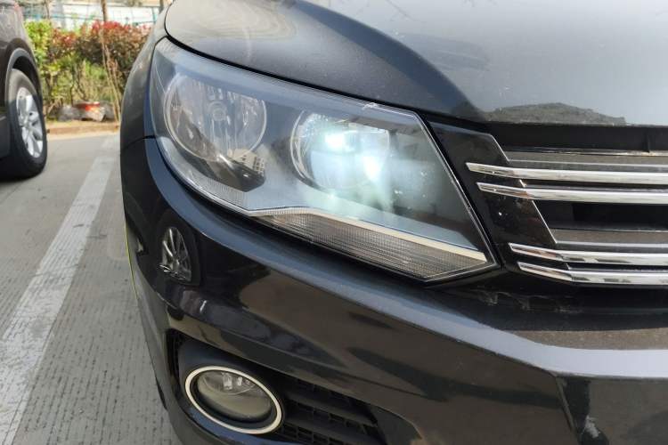 Used Volkswagen Tiguan 2012 2.0 TSI Comfort Edition Right Front Headlight