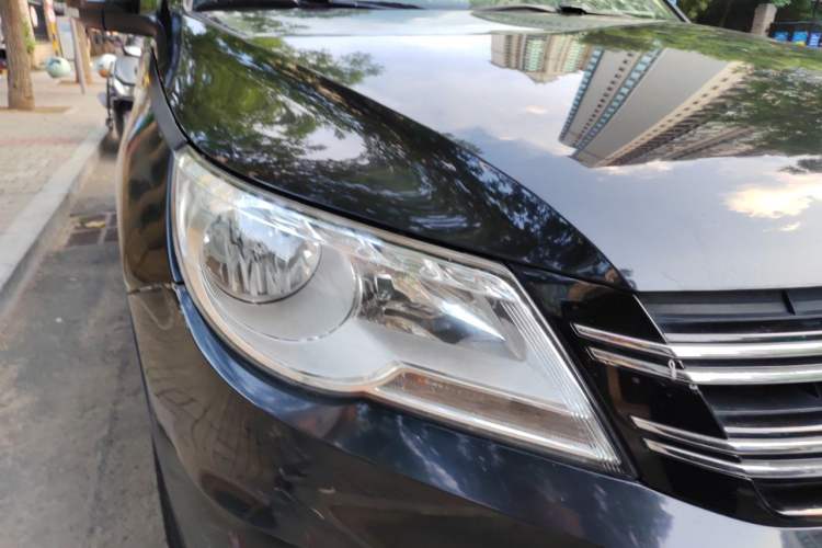 Used Volkswagen Tiguan 2012 1.8TSI Automatic All-Wheel Drive Elite Edition Right Front Headlight