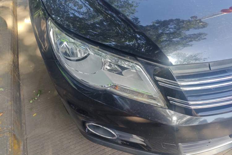 Used Volkswagen Tiguan 2012 1.8TSI Automatic All-Wheel Drive Elite Edition Right Front Headlight