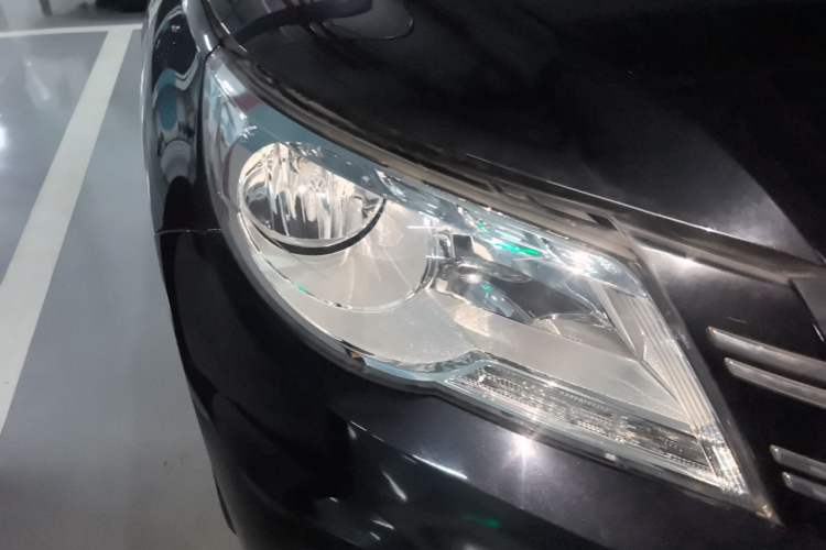 Used Volkswagen Tiguan 2012 1.8TSI Automatic All-Wheel Drive Elite Edition Right Front Headlight