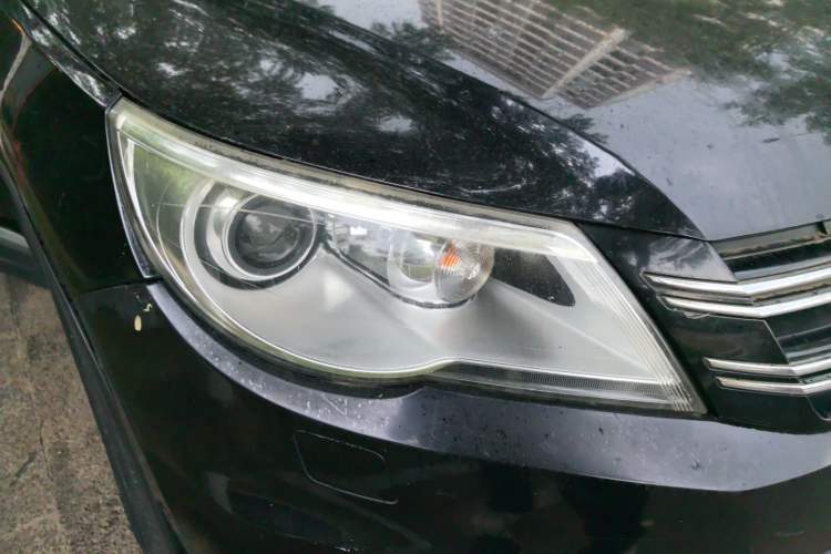 Used Volkswagen Tiguan 2012 2.0 TSI Automatic All-Wheel Drive Flagship Edition Right Front Headlight