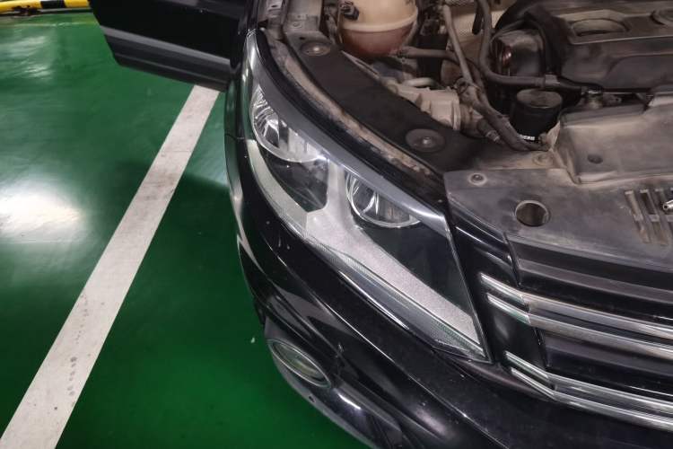 Used Volkswagen Tiguan 2012 2.0 TSI Comfort Edition Right Front Headlight