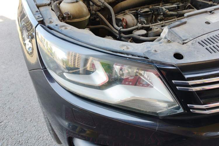 Used Volkswagen Tiguan 2012 2.0 TSI Luxury Edition Right Front Headlight