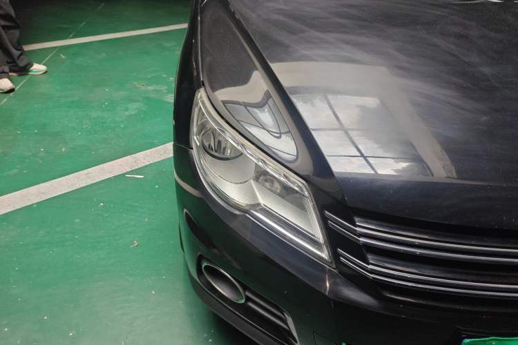 Used Volkswagen Tiguan 2012 1.8TSI Automatic All-Wheel Drive Elite Edition Right Front Headlight