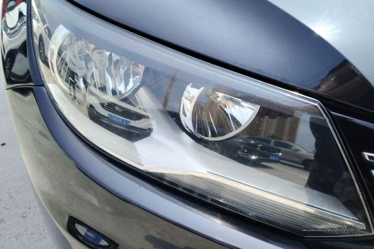 Used Volkswagen Tiguan 2012 2.0 TSI Comfort Edition Right Front Headlight