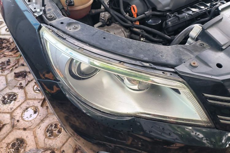 Used Volkswagen Tiguan 2012 2.0 TSI Automatic All-Wheel Drive Elite Edition Right Front Headlight