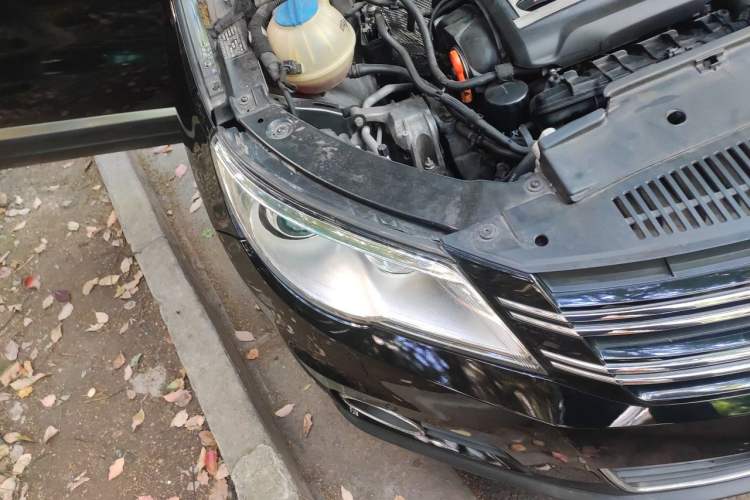 Used Volkswagen Tiguan 2012 2.0 TSI Automatic All-Wheel Drive Flagship Edition Right Front Headlight