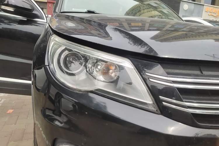 Used Volkswagen Tiguan 2012 1.8TSI Automatic Two-Wheel Drive Zhaoshi Edition Right Front Headlight