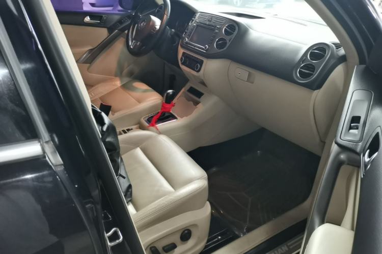 Used Volkswagen Tiguan 2012 2.0 TSI Automatic All-Wheel Drive Elite Edition Right Front Seat