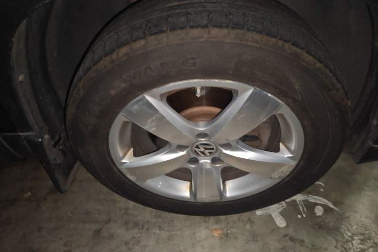 Used Volkswagen Tiguan 2012 1.8TSI Automatic All-Wheel Drive Elite Edition Right Front Wheel Hub