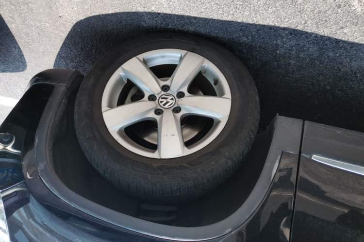Used Volkswagen Tiguan 2012 1.8TSI Automatic Two-Wheel Drive Elite Edition Right Front Wheel Hub