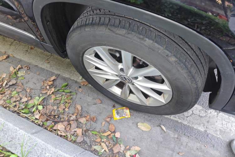 Used Volkswagen Tiguan 2012 2.0 TSI Comfort Edition Right Front Wheel Hub