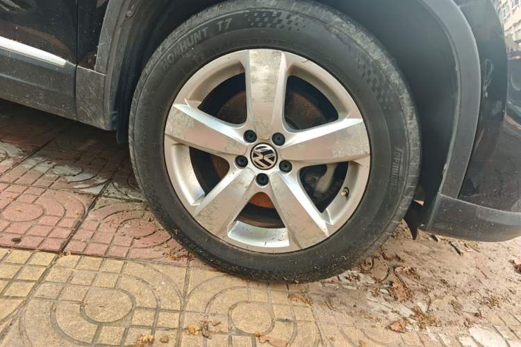 Used Volkswagen Tiguan 2012 1.8TSI Automatic All-Wheel Drive Elite Edition Right Front Wheel Hub