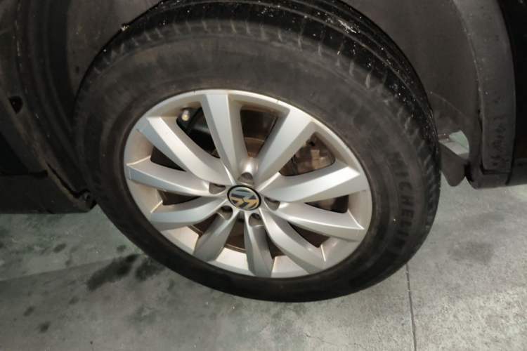 Used Volkswagen Tiguan 2012 2.0 TSI Comfort Edition Right Front Wheel Hub