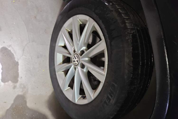 Used Volkswagen Tiguan 2012 2.0 TSI Comfort Edition Right Front Wheel Hub
