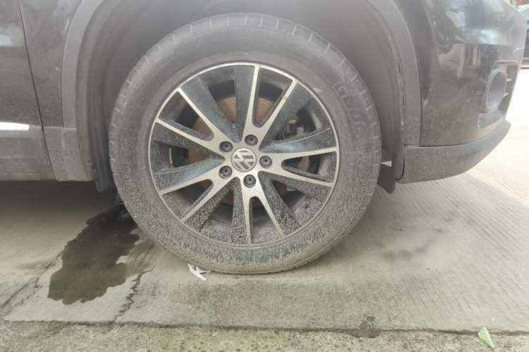 Used Volkswagen Tiguan 2012 1.8TSI Automatic All-Wheel Drive Elite Edition Right Front Wheel Hub