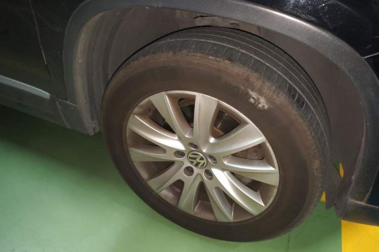 Used Volkswagen Tiguan 2012 2.0 TSI Automatic All-Wheel Drive Flagship Edition Right Front Wheel Hub