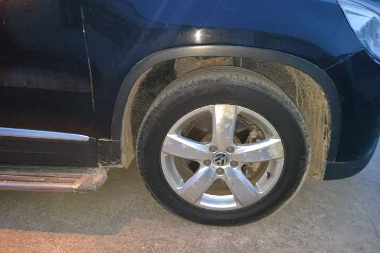 Used Volkswagen Tiguan 2012 1.8TSI Automatic All-Wheel Drive Elite Edition Right Front Wheel Hub